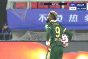 华体会体育-第55分钟，布彭扎点球被扑，错失帽子戏法