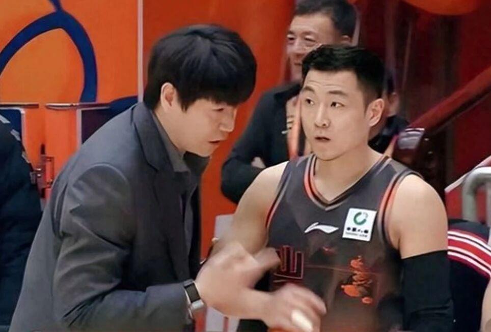 华体会体育-山东男篮出征，5日对阵广州男篮，高诗岩对位郭艾伦 邱彪剑指四强