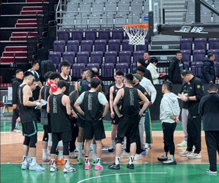 华体会首页-首秀15分！辽篮新外援合格，赵继伟有两帮手，杨鸣回归有1个障碍