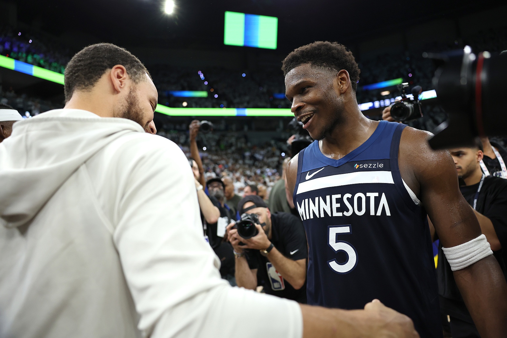 华体会体育-爱德华兹：库里是我兄弟&amp;我爱他的一切 他是最伟大控卫 不太懂rap