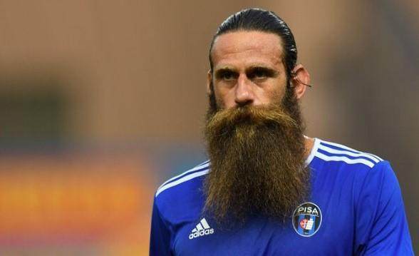 华体会官网-假托蒂骗了真粉丝！意大利“美髯公”遭整蛊